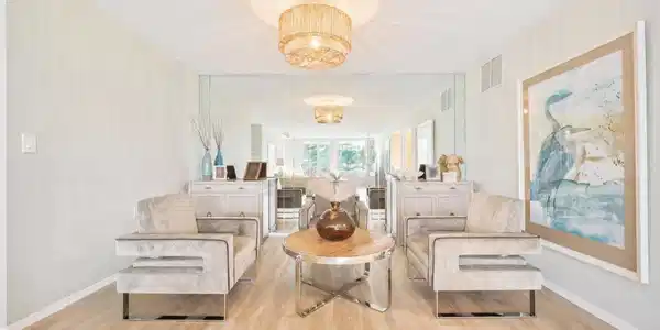 Image 4: sitting room
