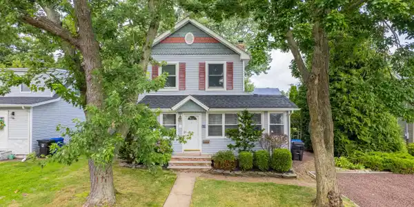 23 Leonard Avenue
