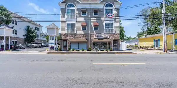 1713 Main Street Unit 203