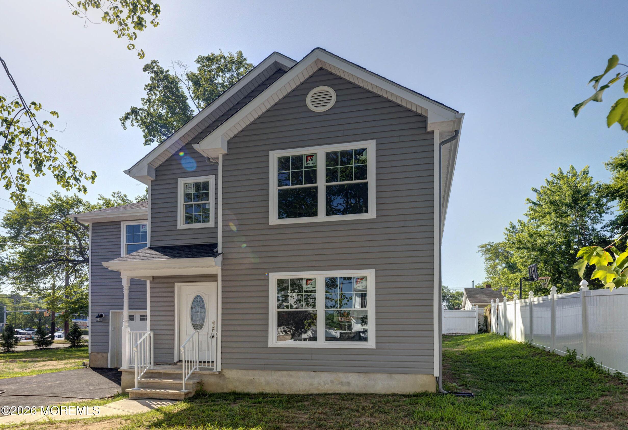 Image 3: Front