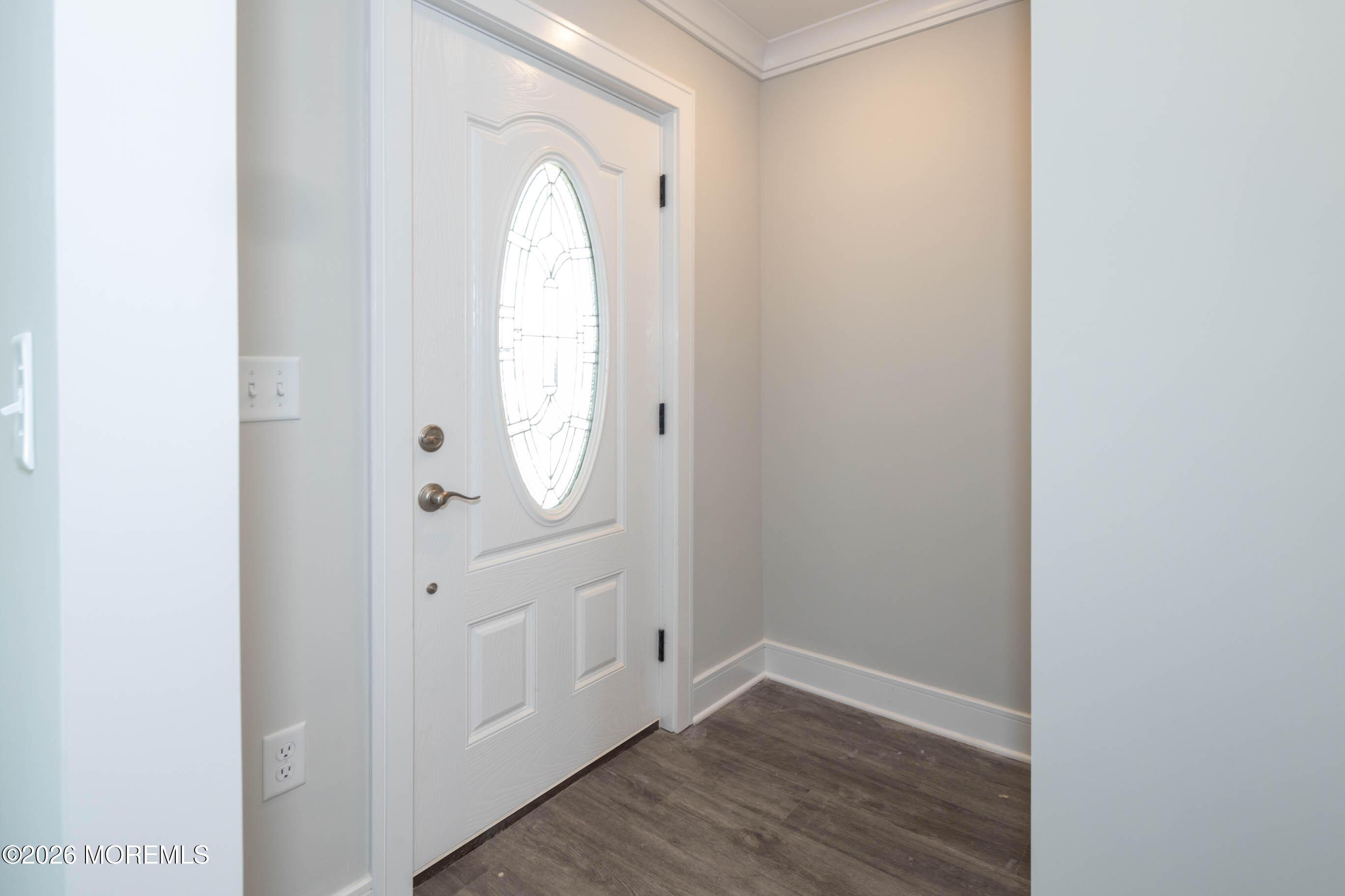 Image 4: Foyer