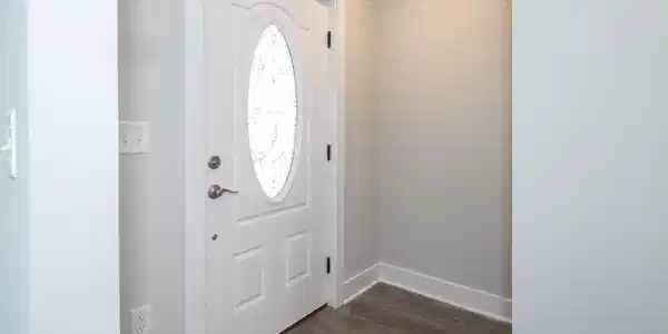 Image 4: Foyer
