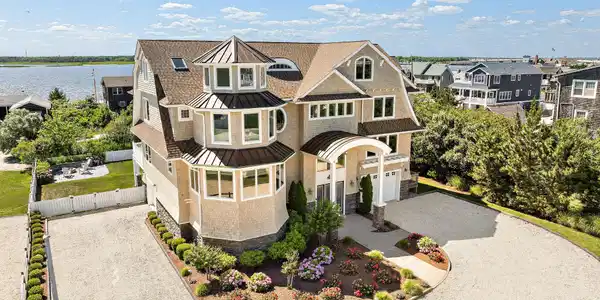 Image 2: 1406 Ocean Ave (23)