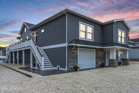 332 W Bayview Drive