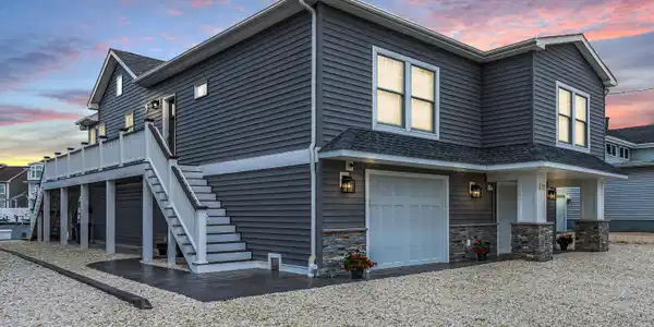 332 W Bayview Drive
