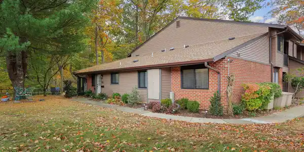 40 Ellsworth Court