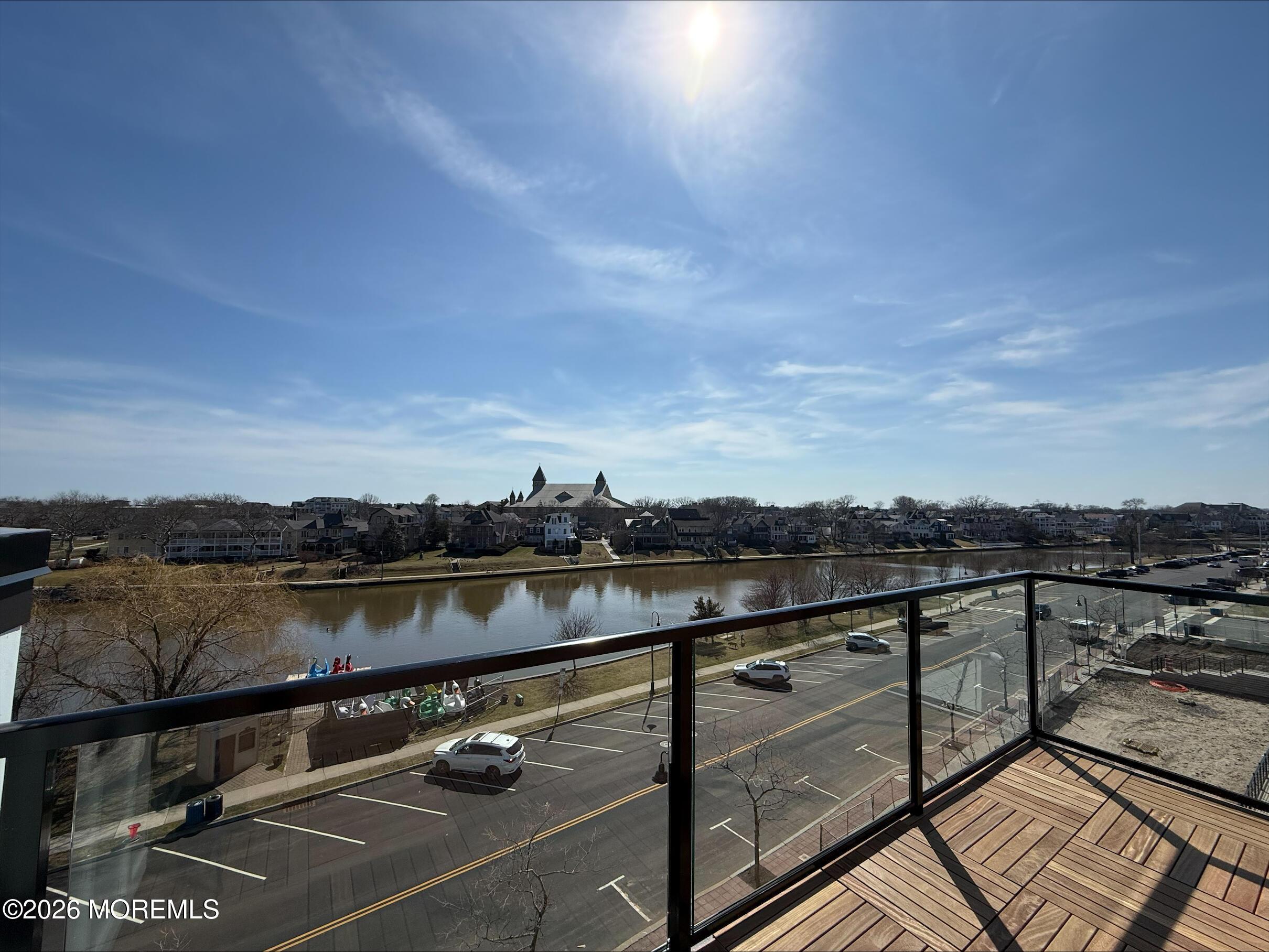 Image 2: Roofdeck