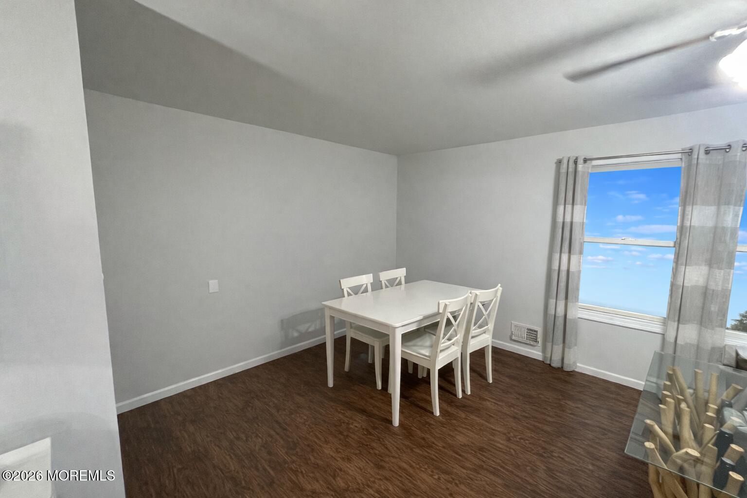 Image 4: d1ed5e36-0182-47f8-8a5c-30b78565943d