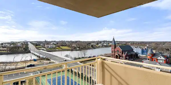 Image 2: 07-710 Balcony 2