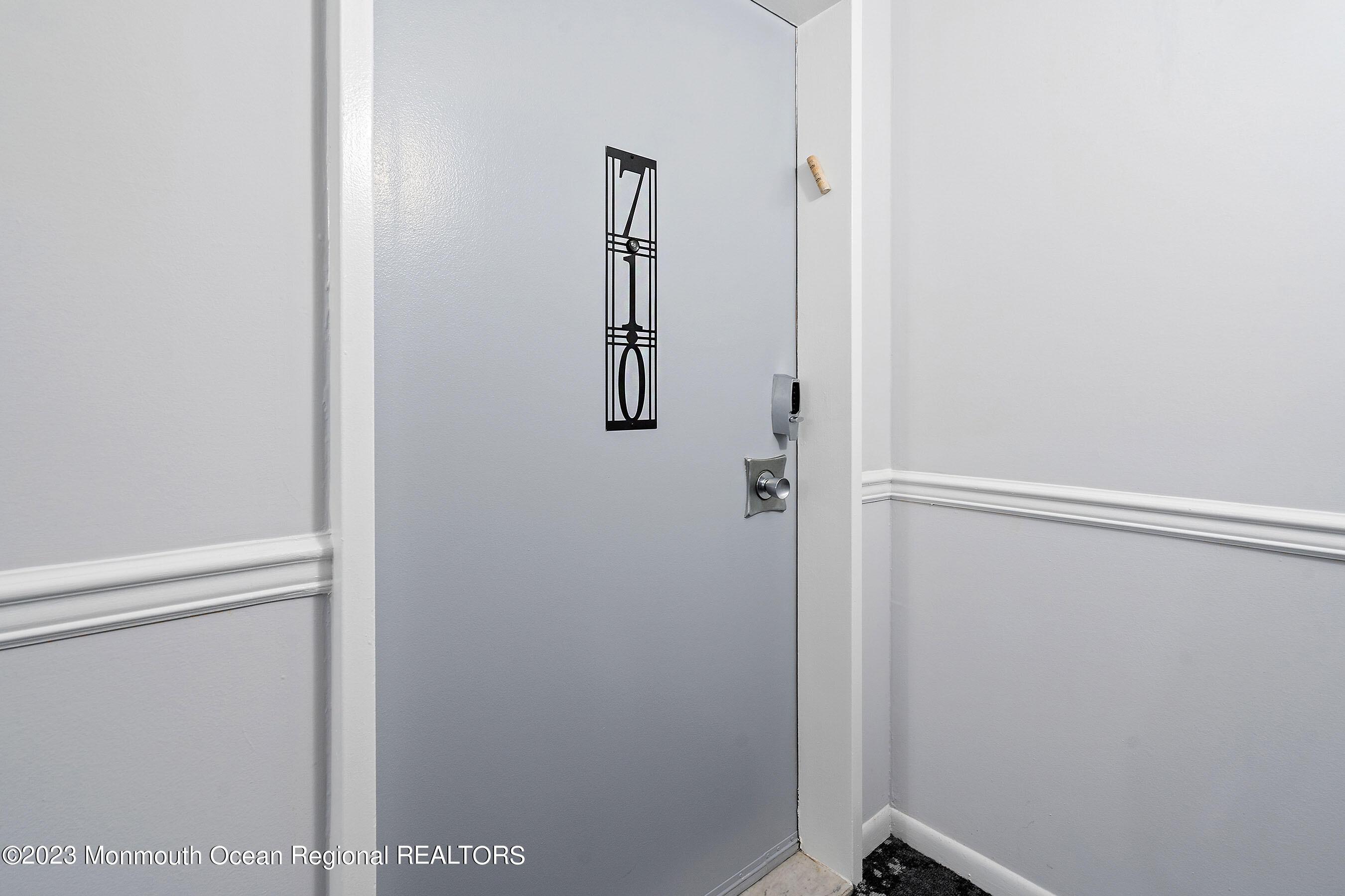 Image 3: 01-710 Front Door