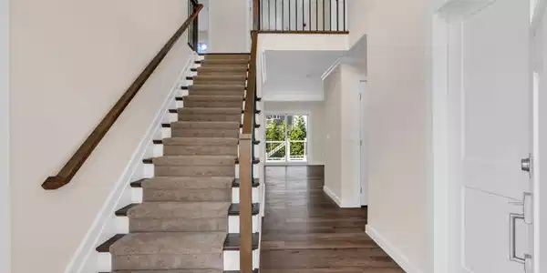 Image 4: 2 Story Foyer