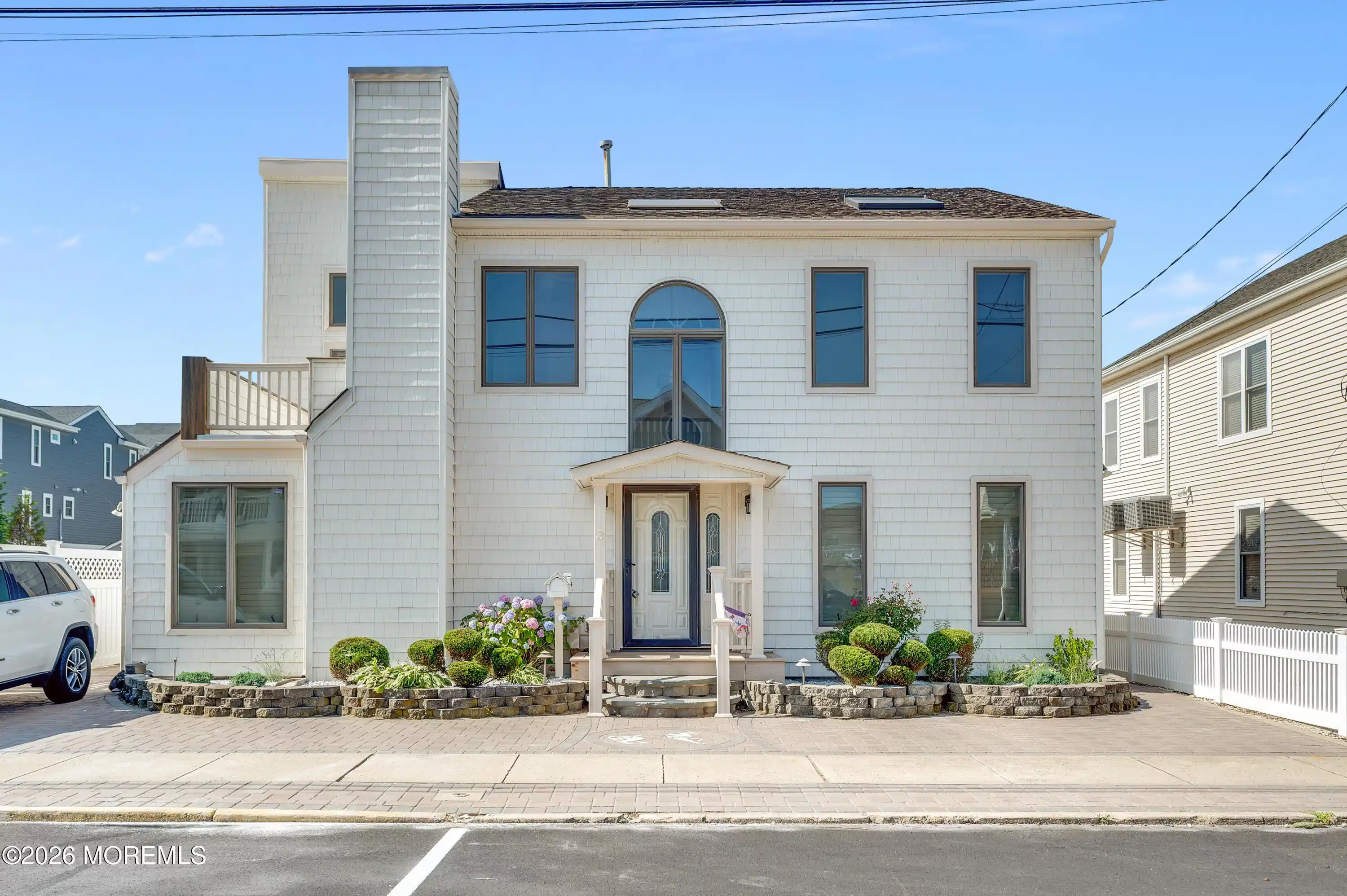 Image 1: Front 17