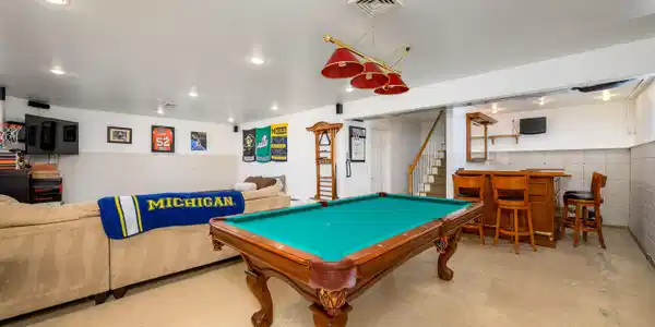 Image 4: rec room basement