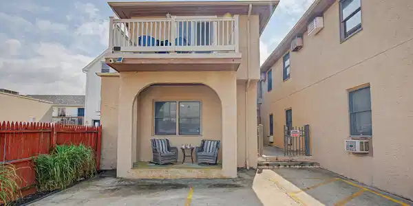 Image 2: 1210 Blvd #8 (2)