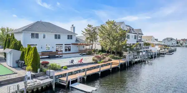 206 Pointe Drive