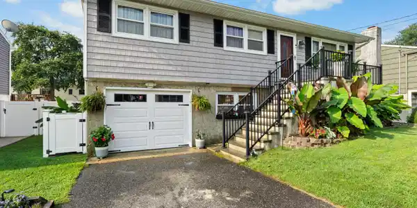 2118 Kenneth Road