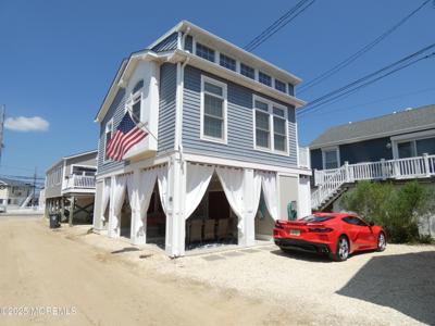 122 W Tarpon Way