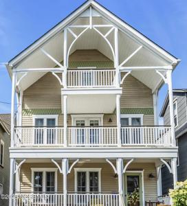 35 Embury Avenue