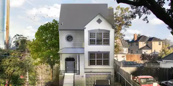 181 Center Avenue