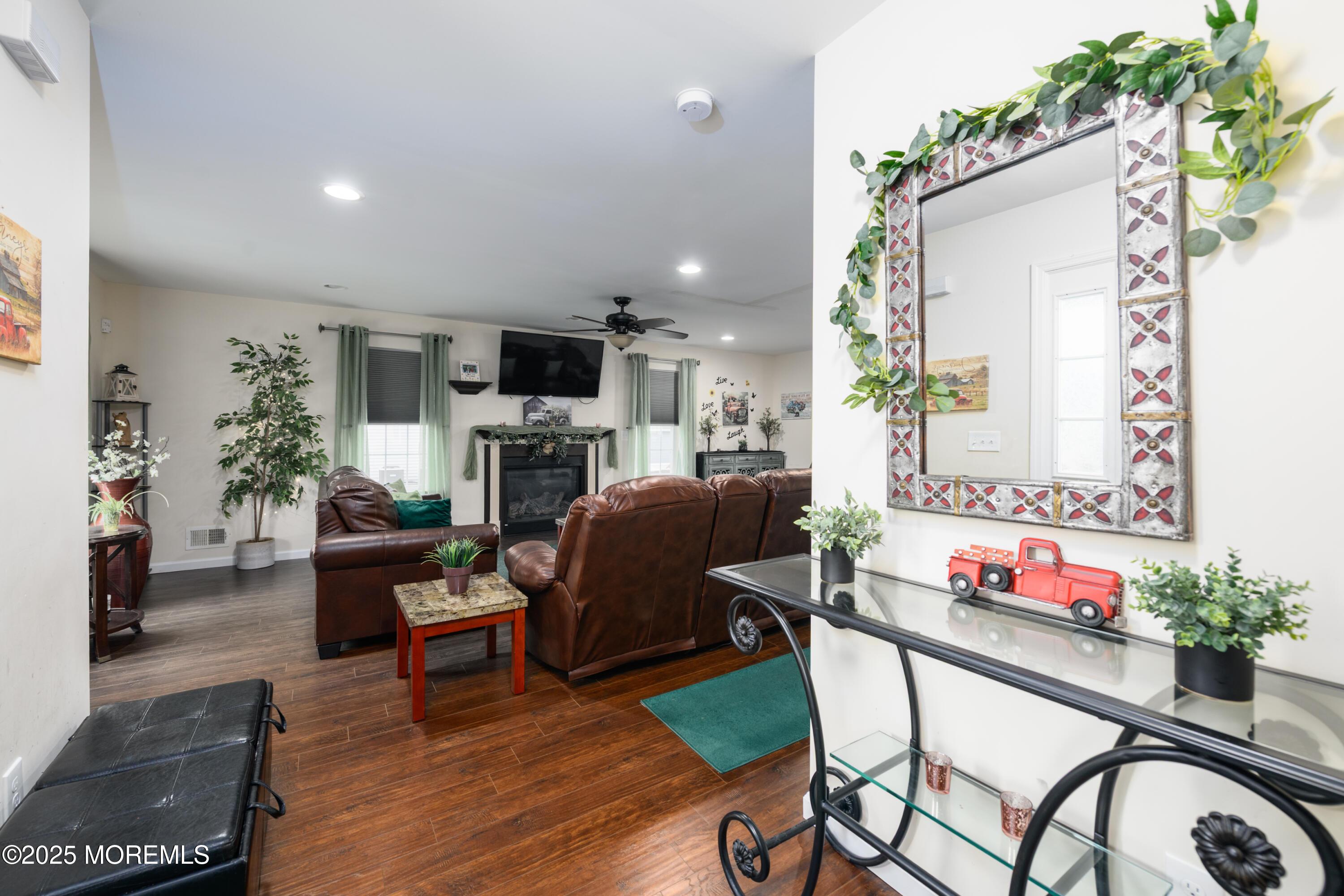 Image 4: 521 Columbia Ave