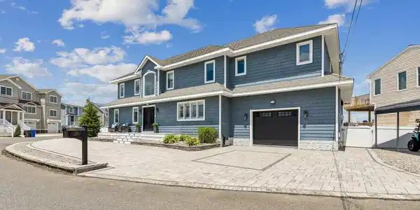 331 Venice Drive