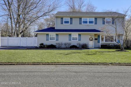 12 Carriage Road N