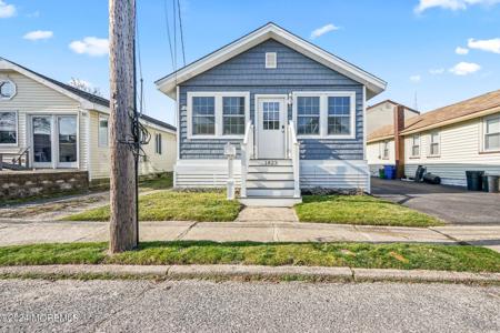 1823 Laurel Terrace