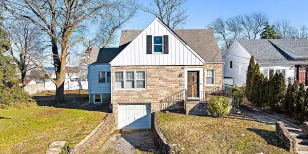 6 Thompson Avenue