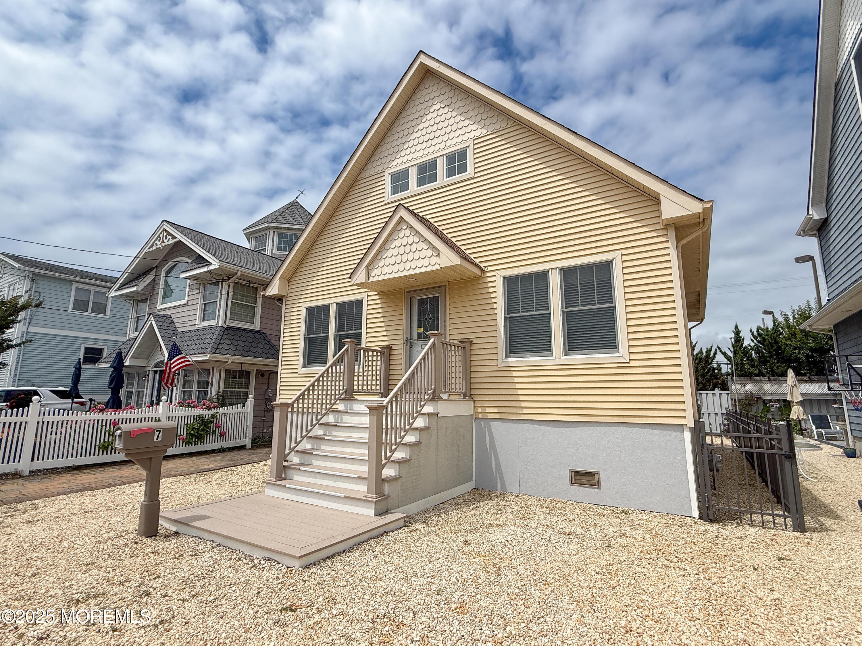 Image 3: 7 Nichols Ave-2