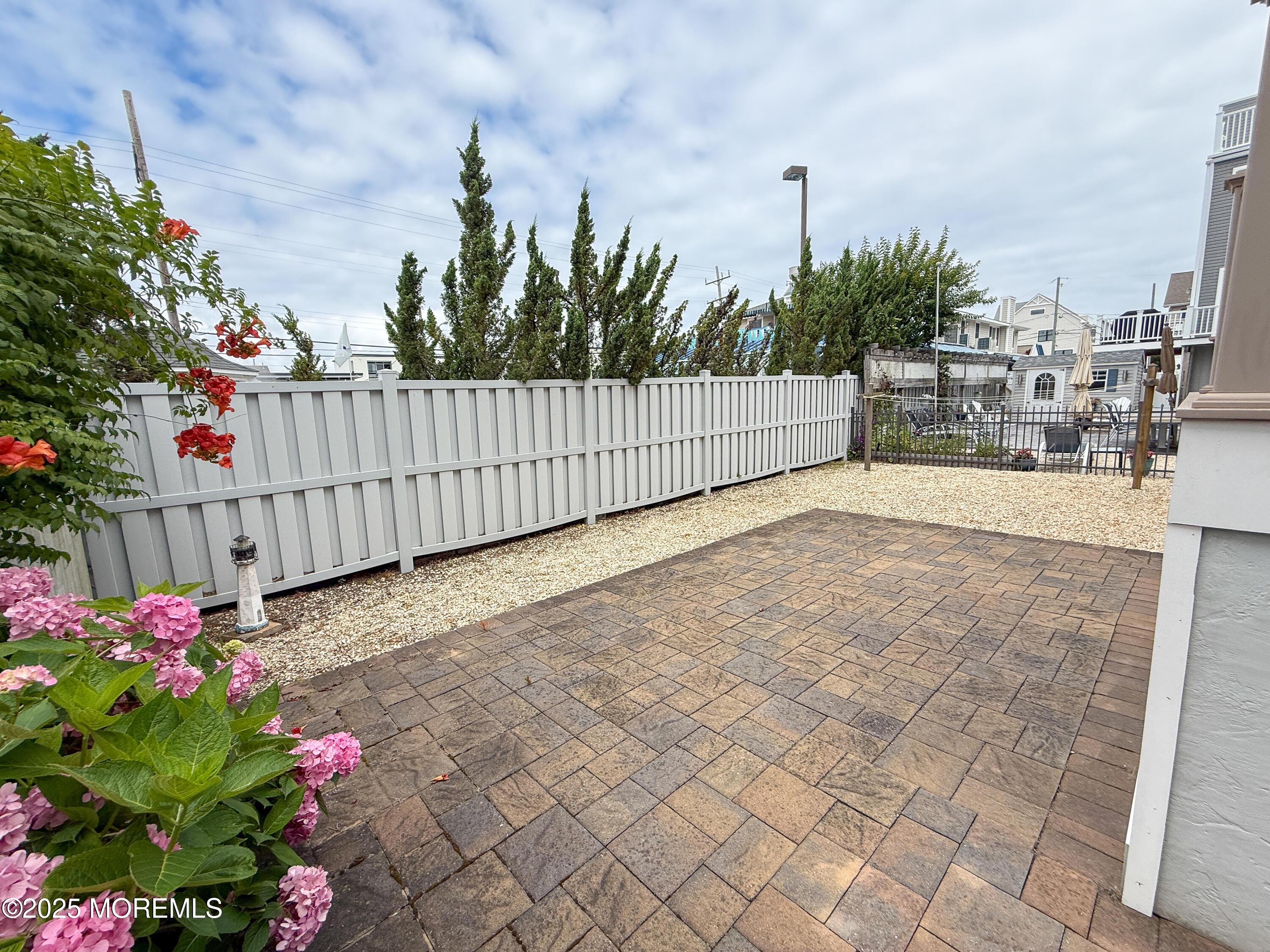 Image 4: 7 Nichols Ave-3