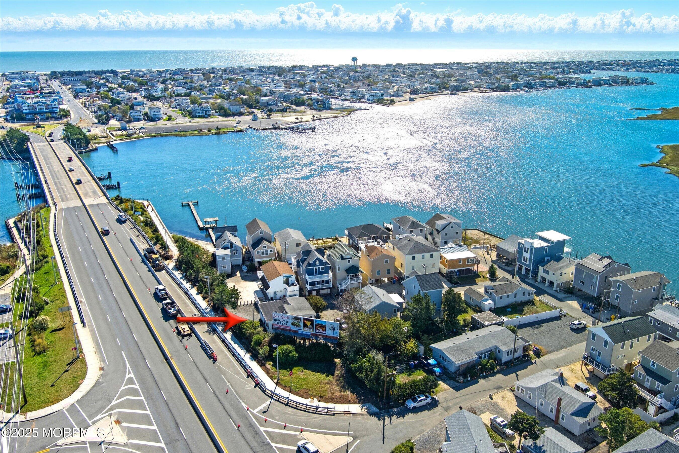 Image 3: 04-Aerial 2 ARROW