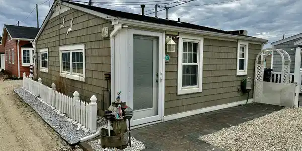 37 E Flamingo Way