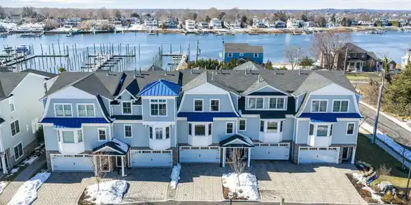 6 Cordelia Court