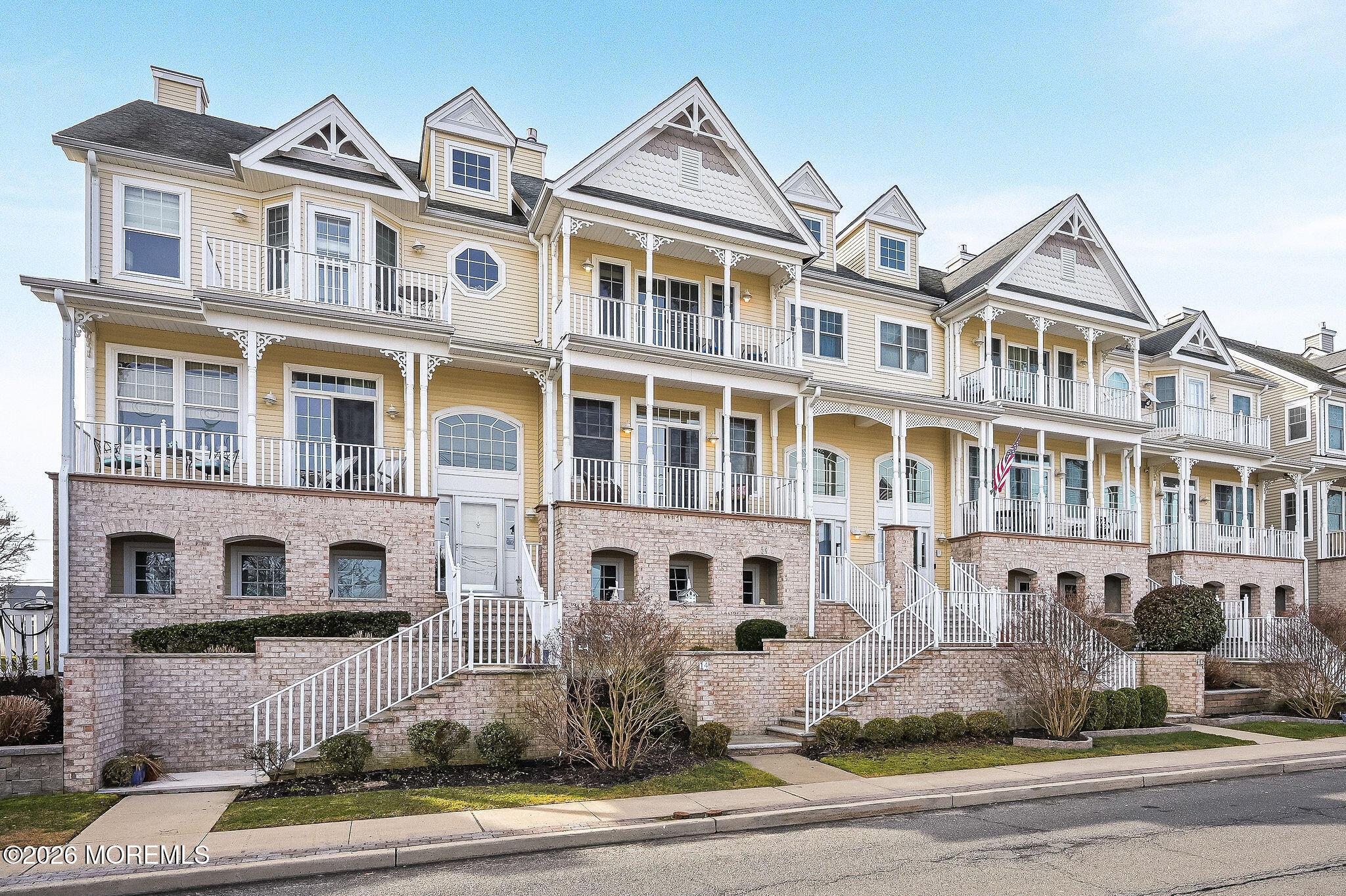 Image 3: 14_first_st_003