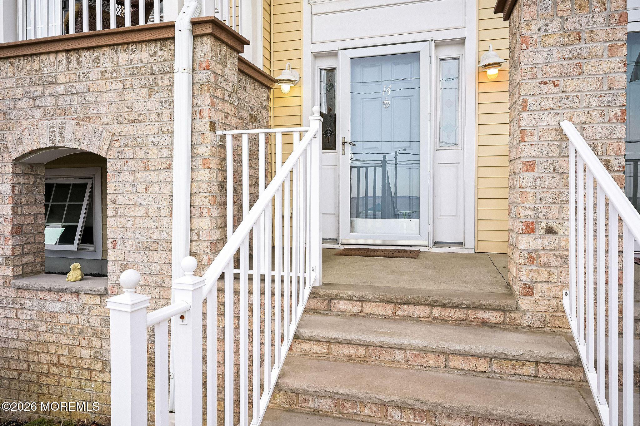 Image 4: 14_first_st_004