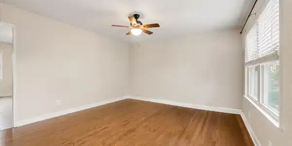 Image 4: 04-Living Room
