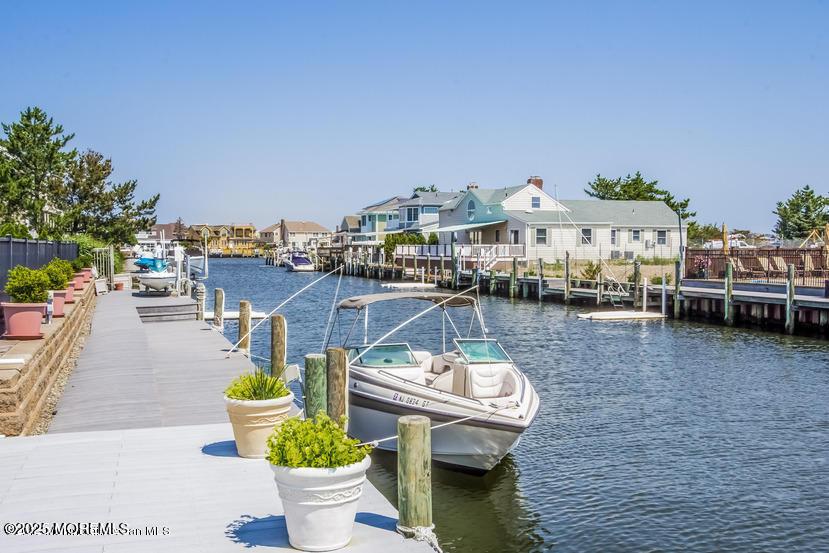 Image 4: Lagoon at 218 Pointe Drive