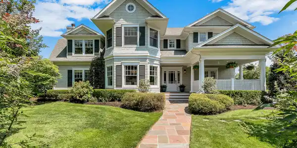 15 Woodmere Avenue
