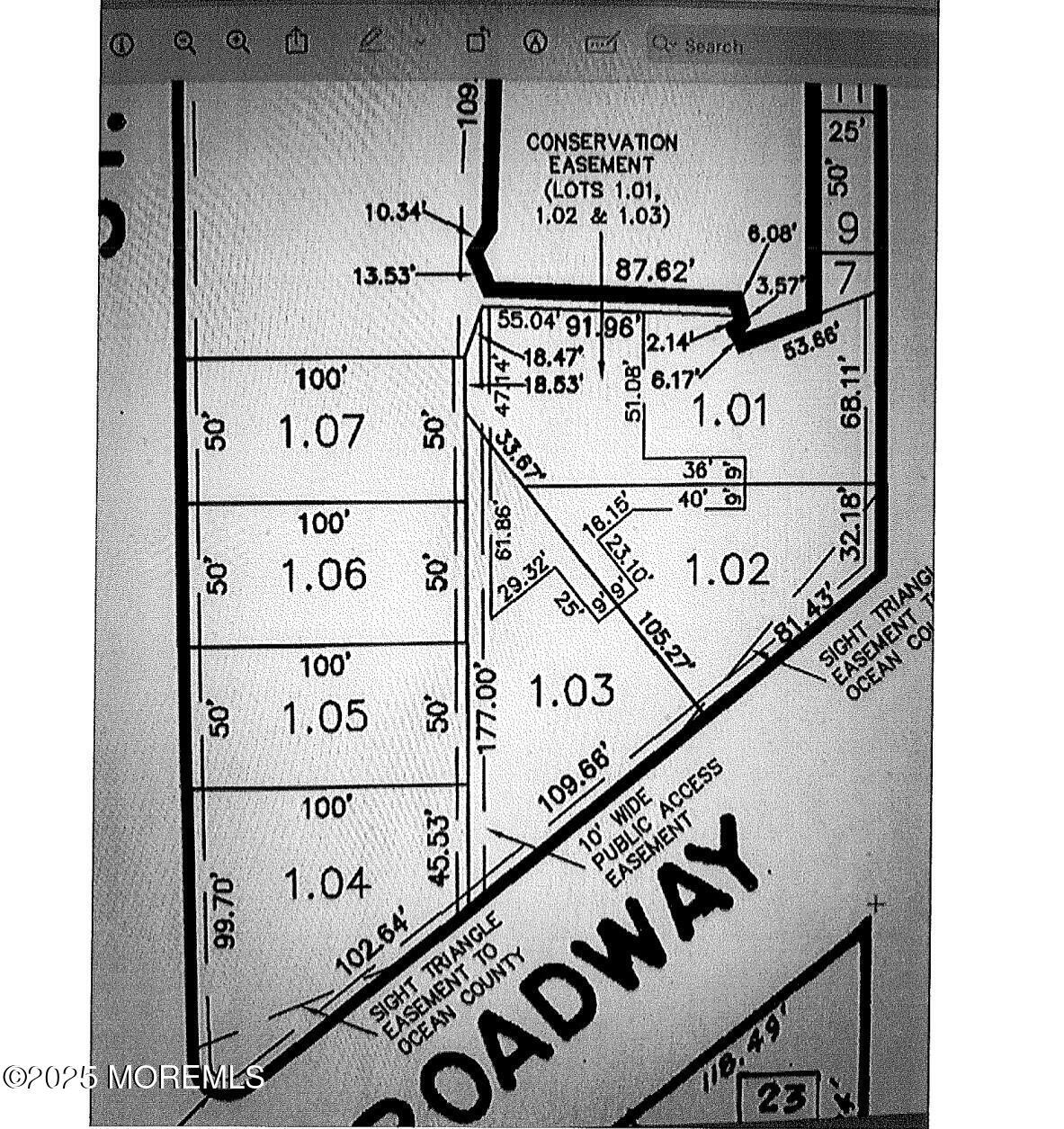 Image 3: Jens links close up of lots