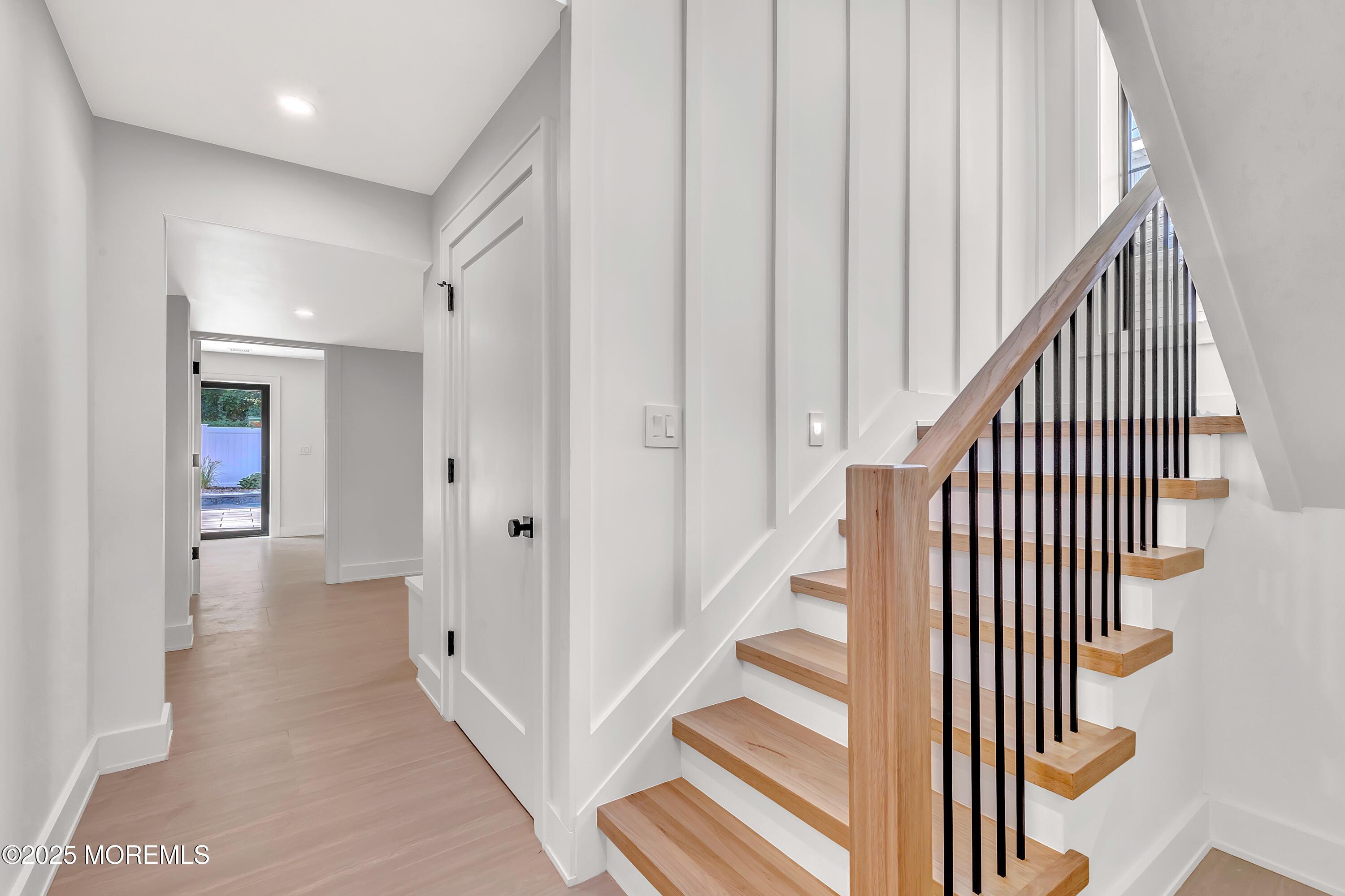 Image 4: Foyer