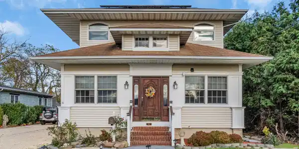 162 E River Road