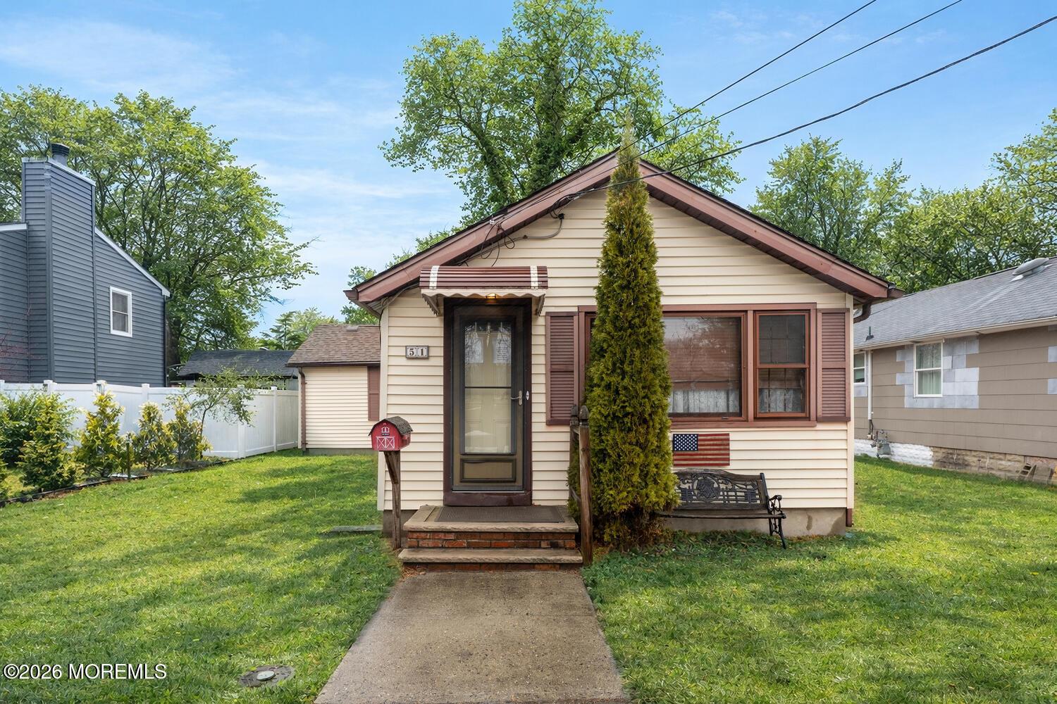 Image 1: 51 Holmes Pl