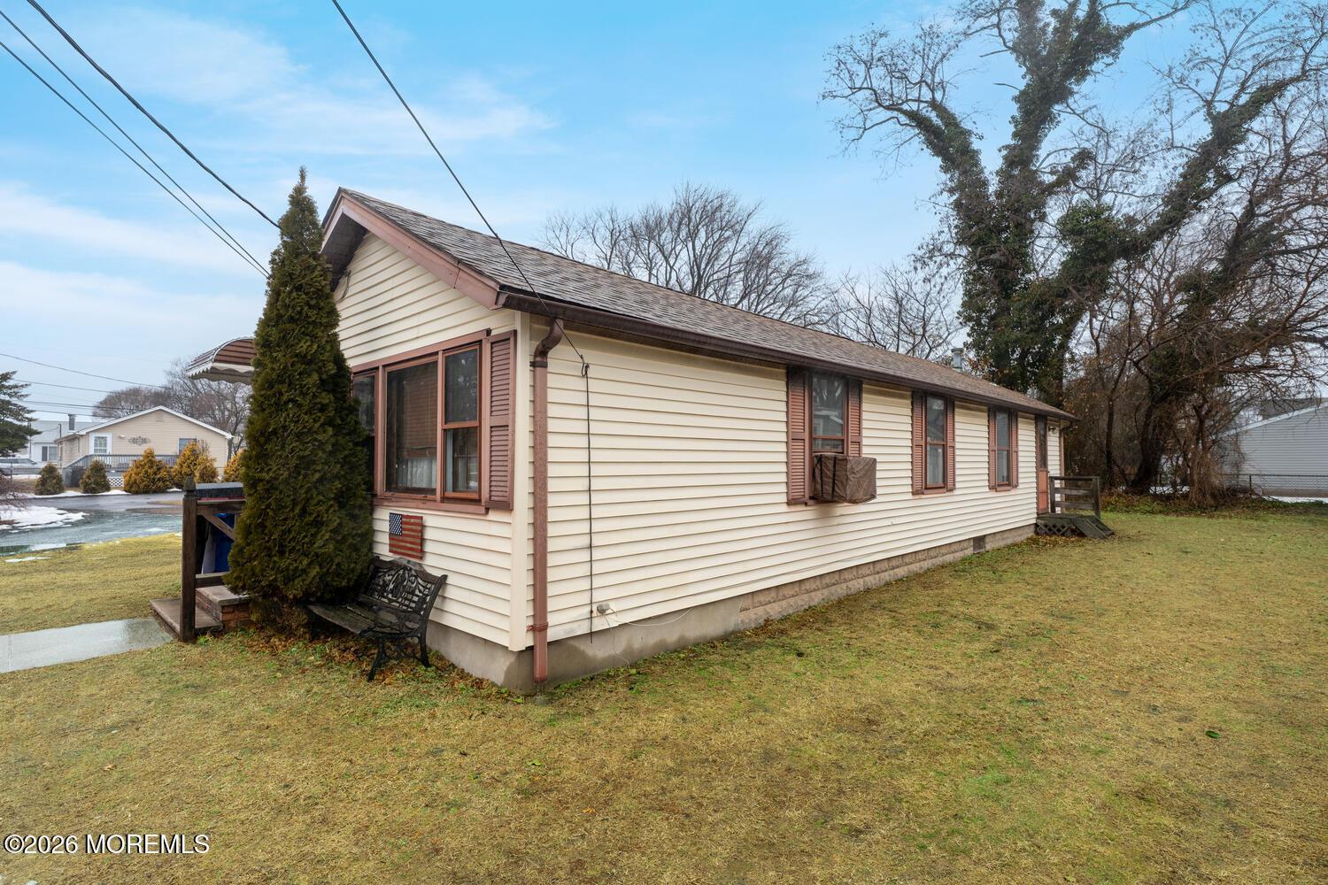 Image 3: 51 Holmes Pl Middletown-large-006-008-DS