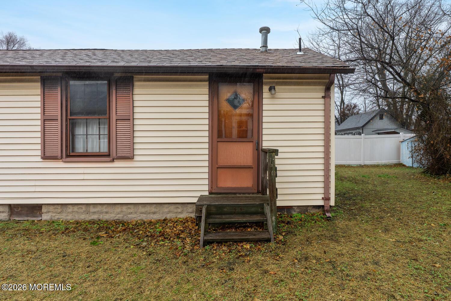 Image 4: 51 Holmes Pl Middletown-large-007-003-DS