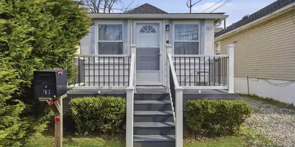 163 Seabreeze Avenue