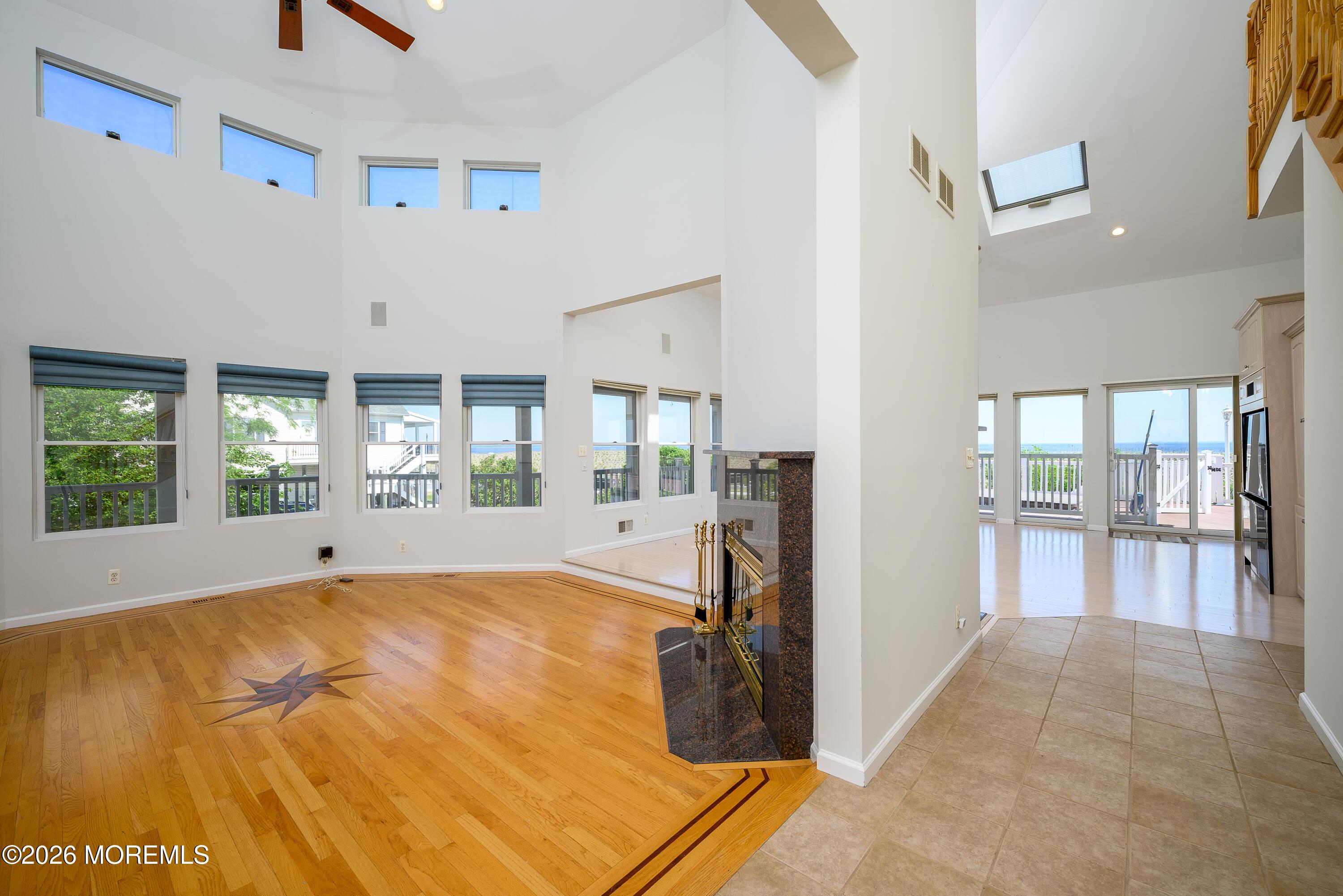 Image 4: Foyer