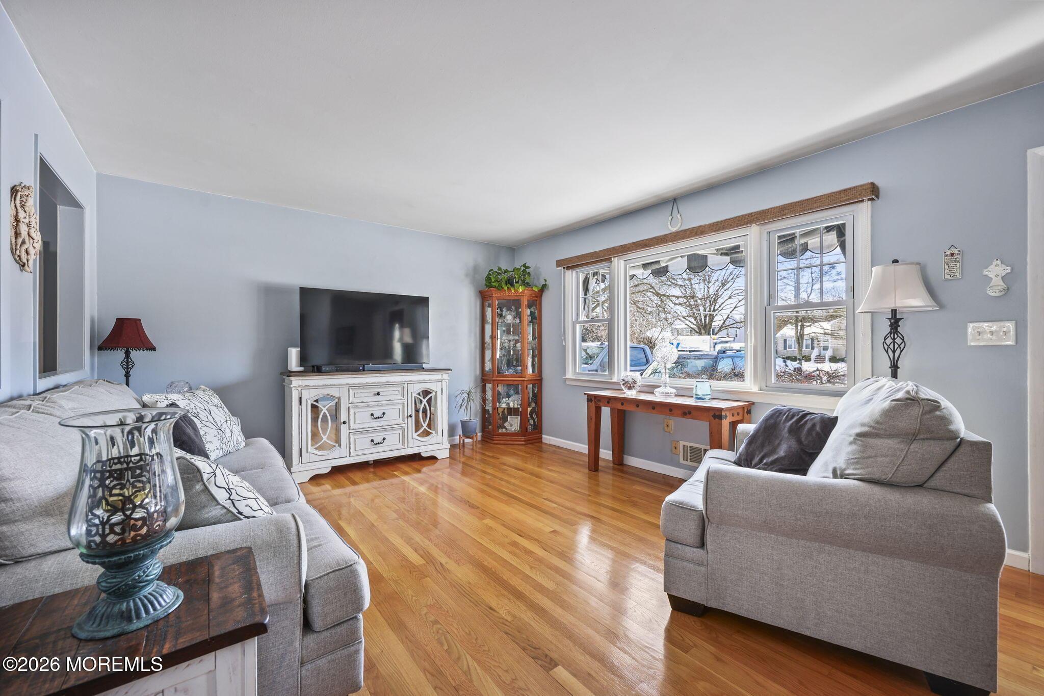 Image 3: 5-web-or-mls-LPM_3579