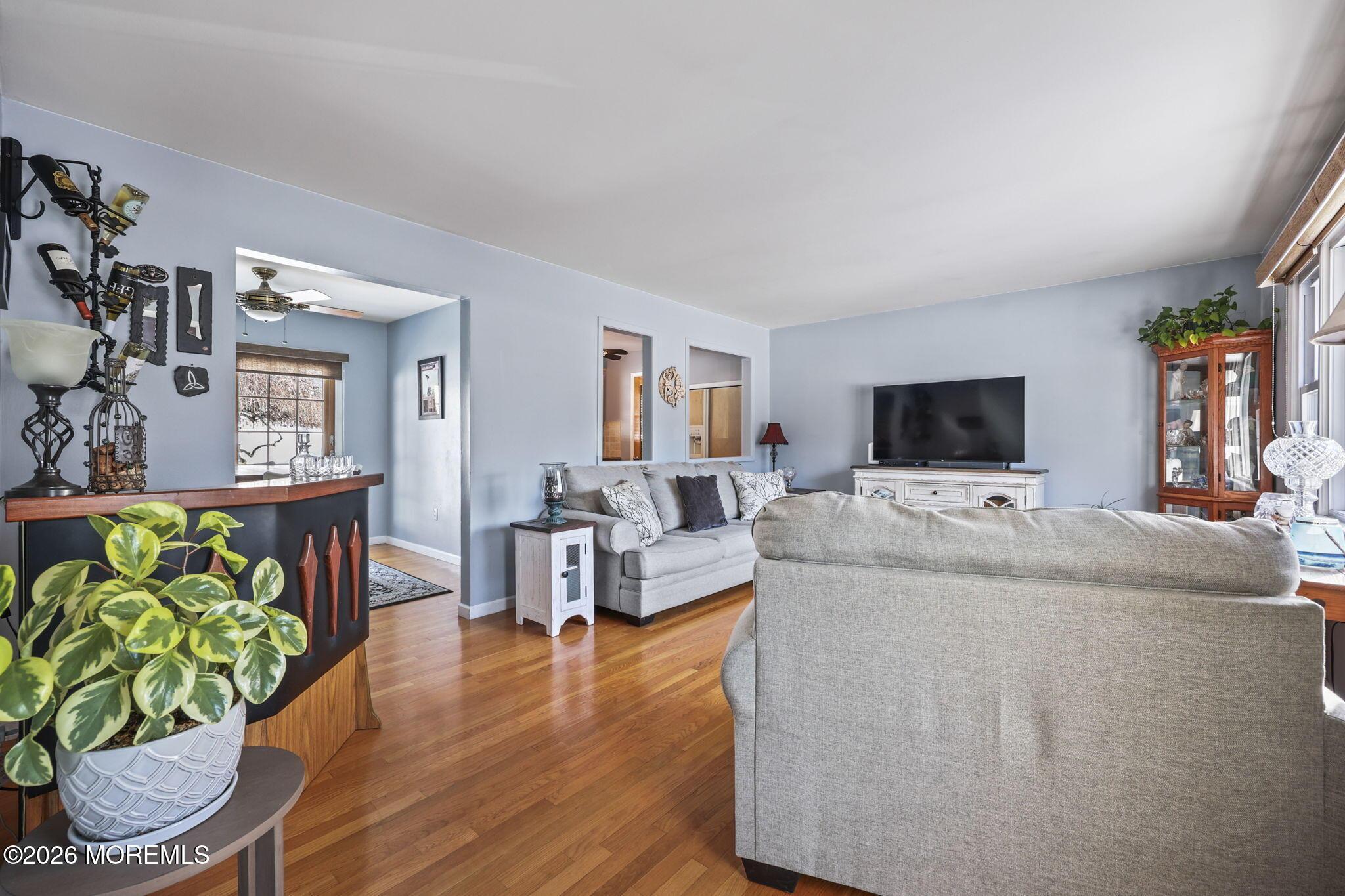 Image 4: 6-web-or-mls-LPM_3584