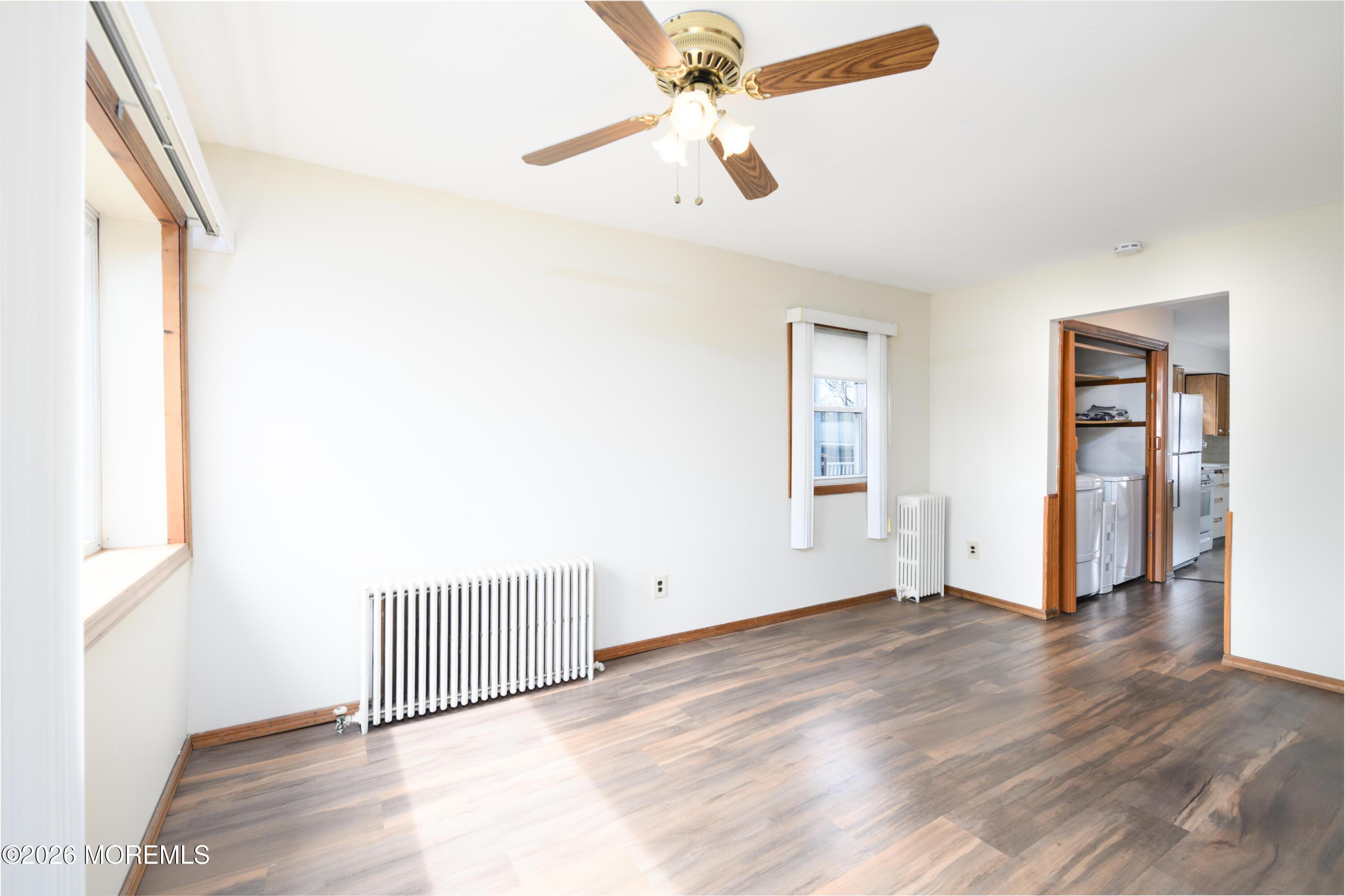 Image 4: Sunny Living room