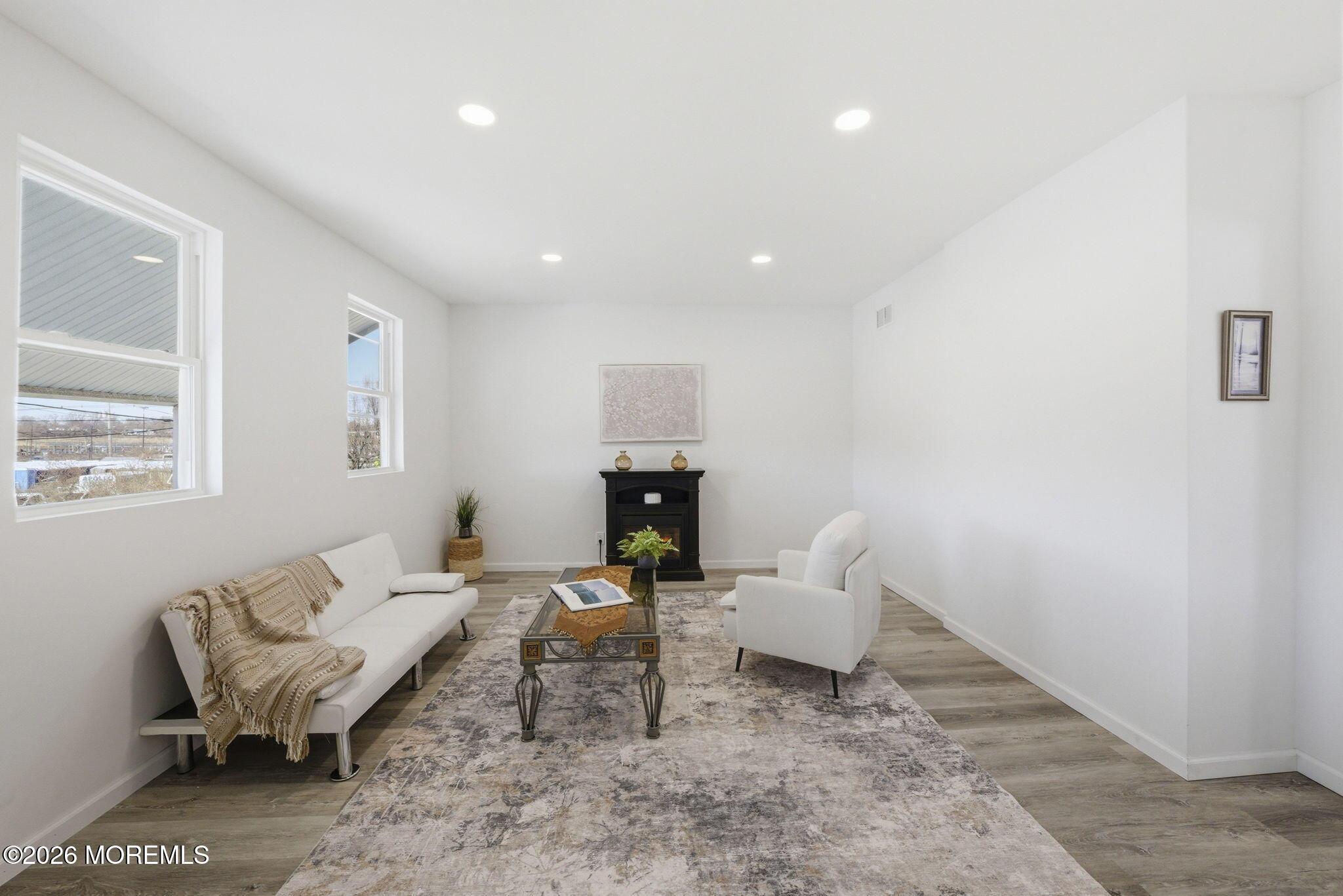 Image 4: 7-web-or-mls-DSC03504
